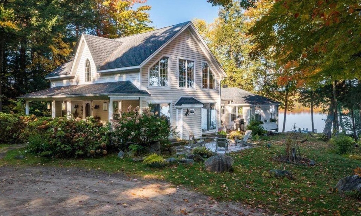 Baysville Cottage | Designer Waterfront Retreat l Dock Kayaks Firepit
