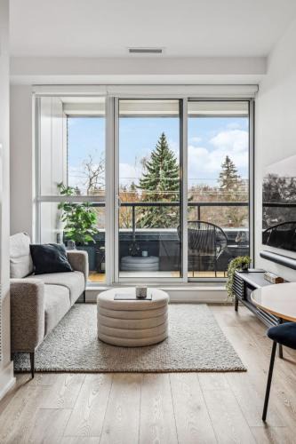 Mount Pleasant West Apartment | Designer Yonge & Eglinton Gem, Parking, 65 TV
