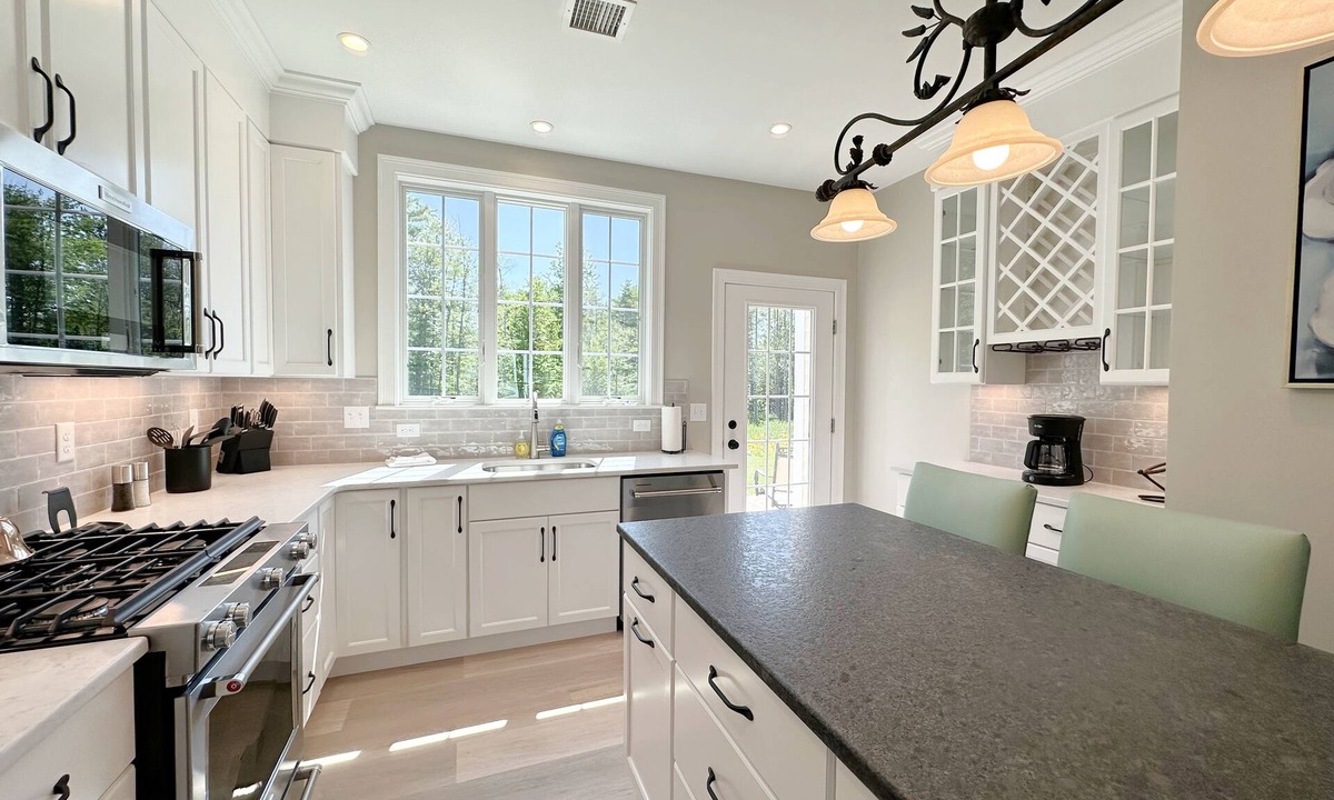 Arundel Cottage | Designers Dream Home with Pool!