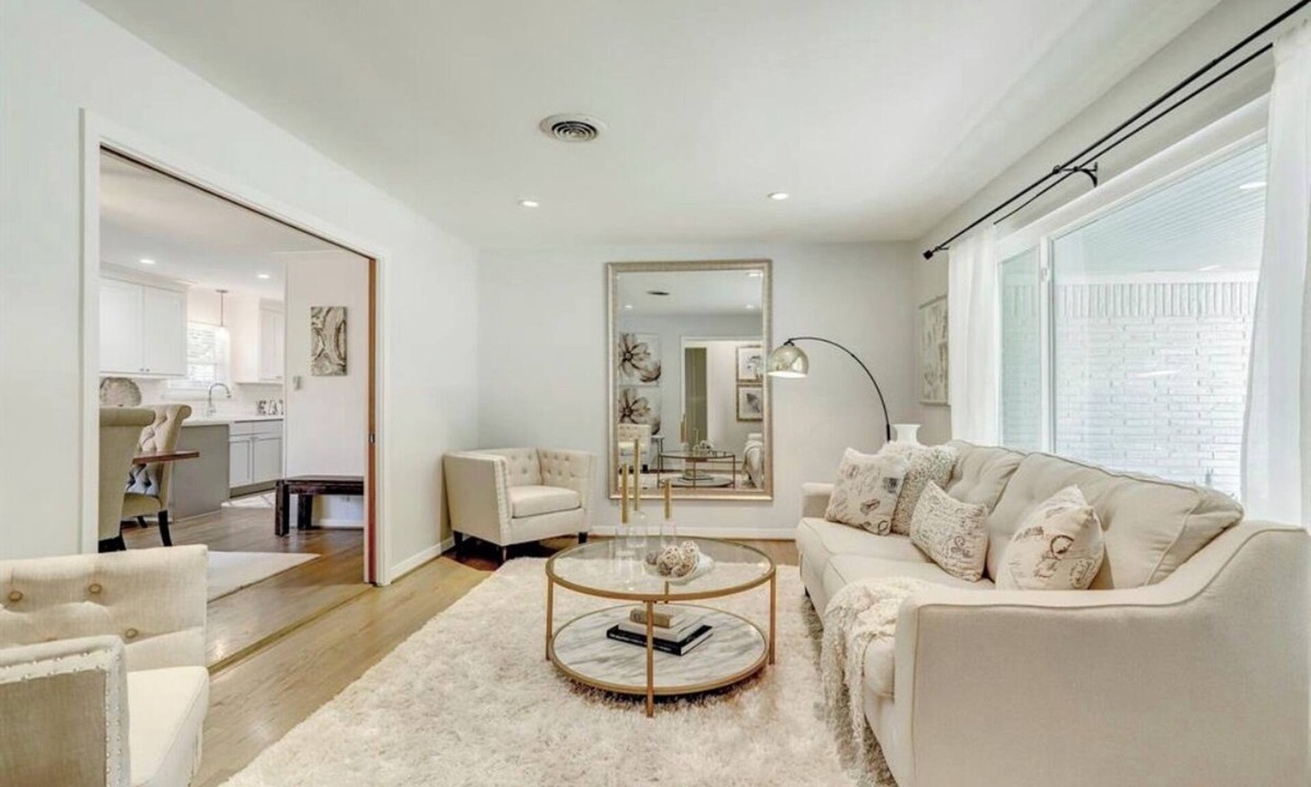 Houston House | Designers home, located in a close proximity Texas Medical Center, Galleria,