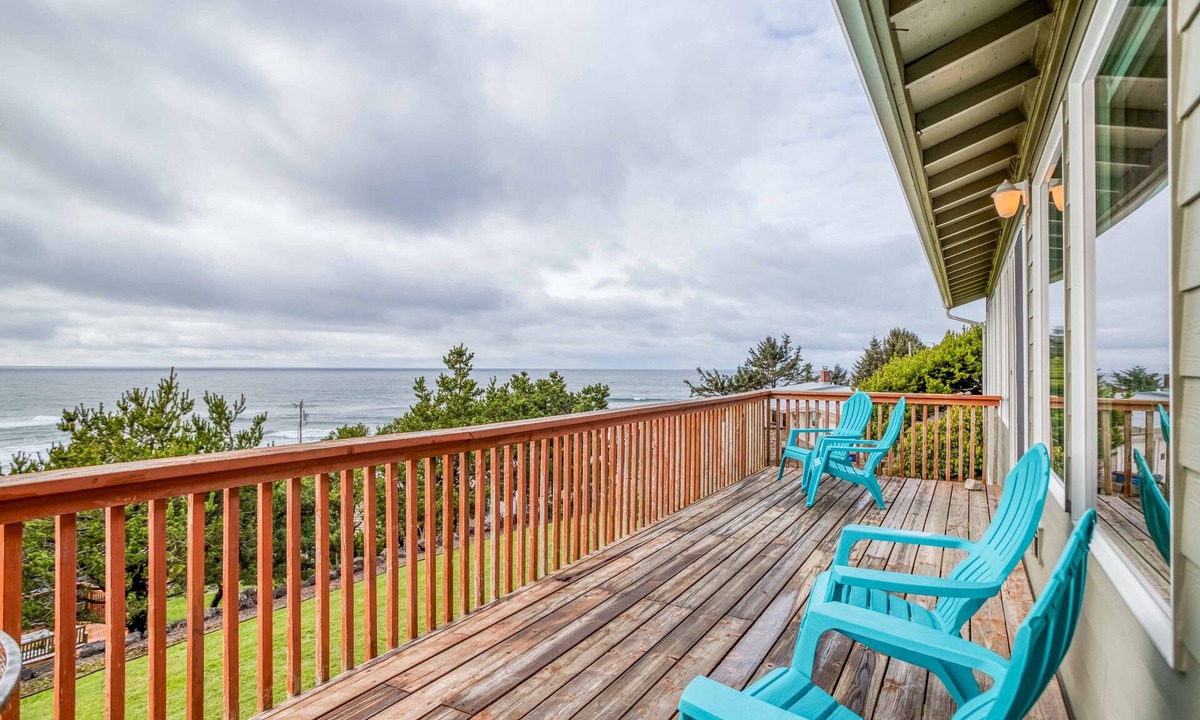Roads End House | Desirable Roads End With Two Queen Suites, Game Room with Pool Table