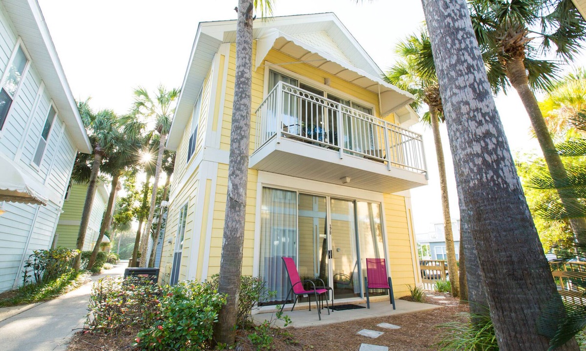 Crystal Beach Apartment | Destin-Beach Cottage, steps to beach & pool. Close to shopping, restaurants!