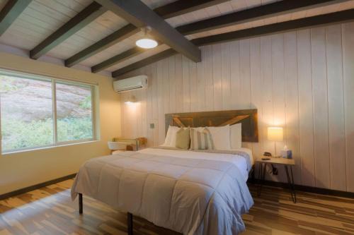 Sedona House | Destination Oak Creek 7 - with shared patio