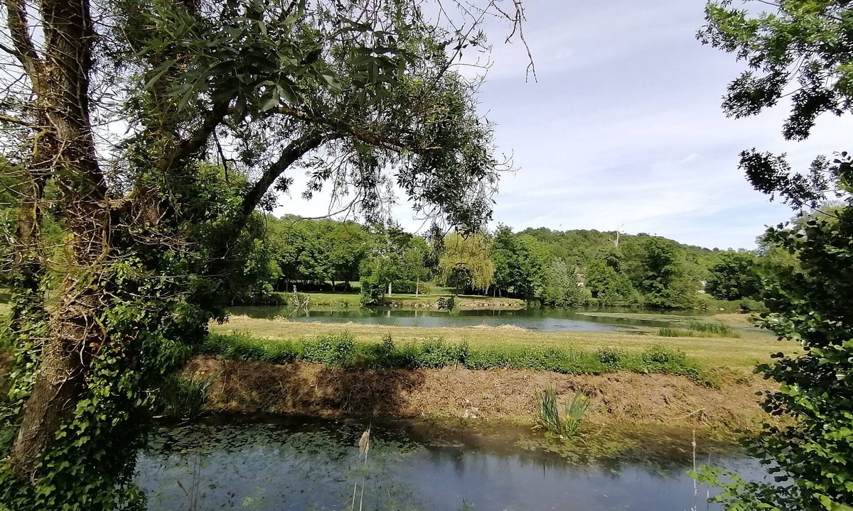 Saint-Jacques-des-Guerets House | Detached country house with pool and riverfront