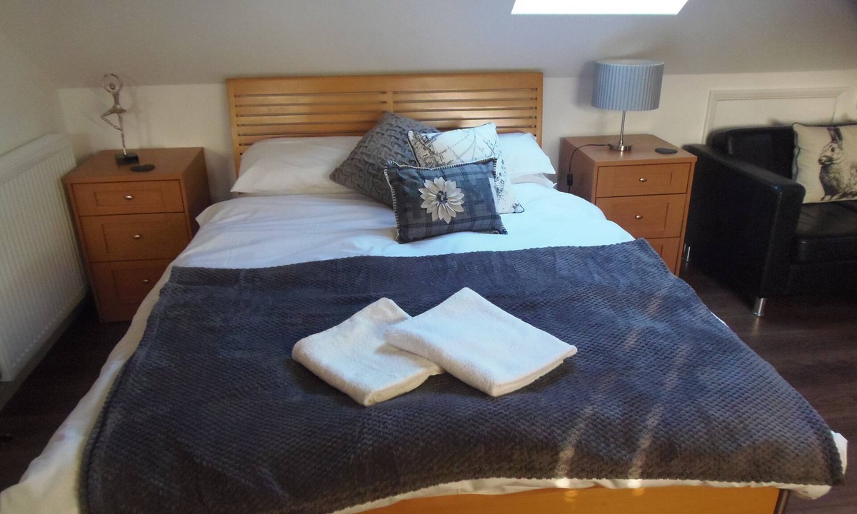 Littlehampton Apartment | Detached 1st Floor Studio Flat