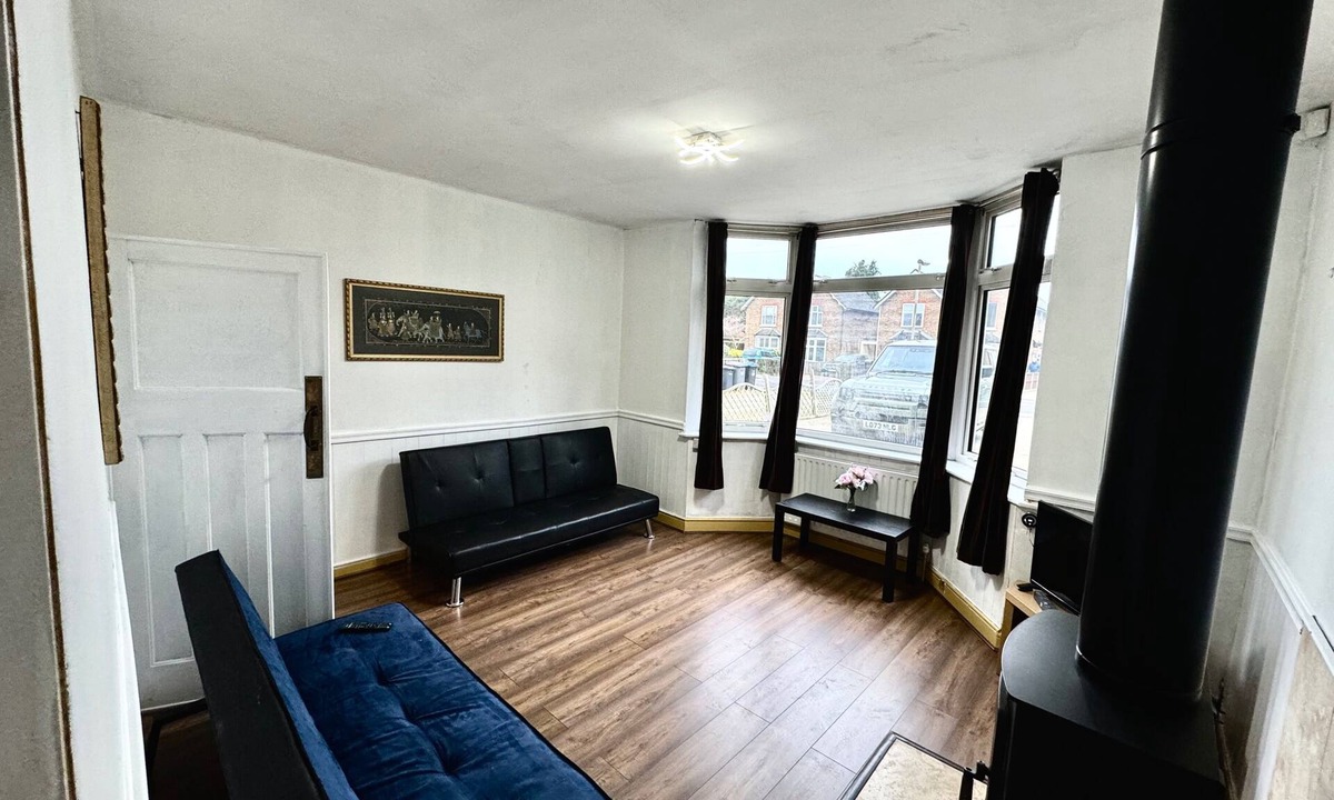 Runnymede House | Detached 4beds - Windsor, Heathrow & London Access