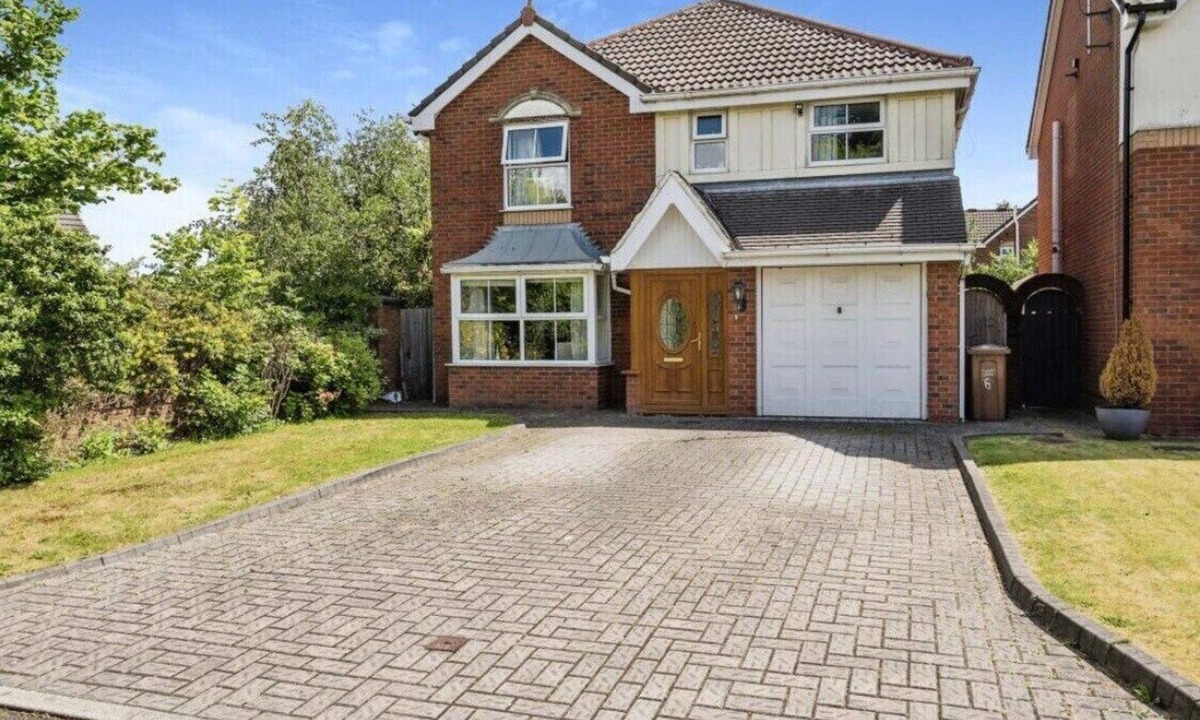 Ellenbrook House | Detached 5 bed property