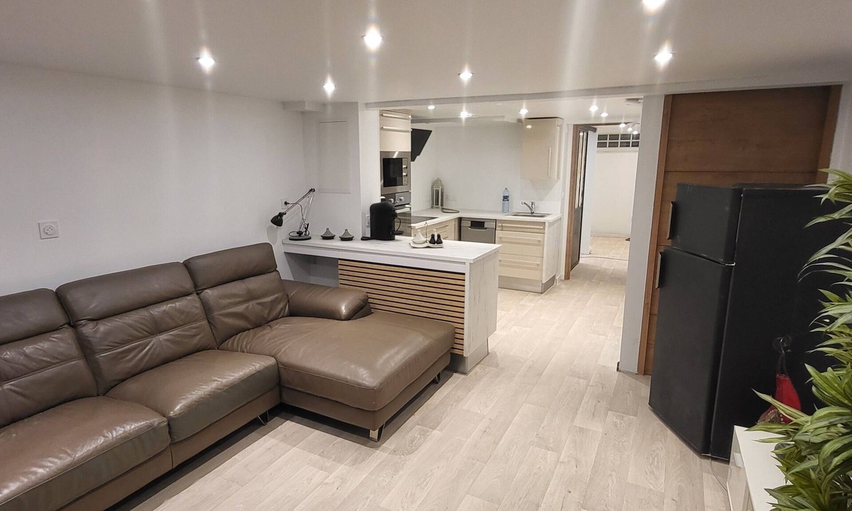 Epone Apartment | Detached apartment 9 minutes' walk from the station