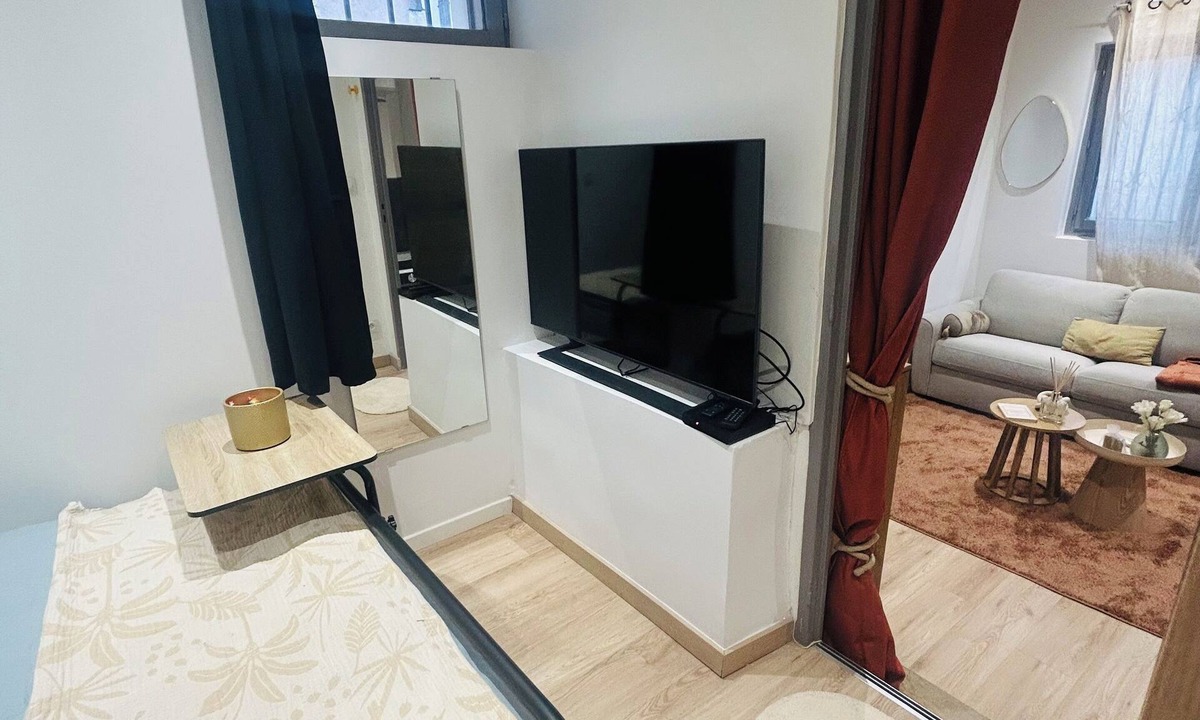 16th Arrondissement Bed & Breakfast | Detached apartment ESTAQUE -PORT district Estaque and ter station 5 minutes' walk away