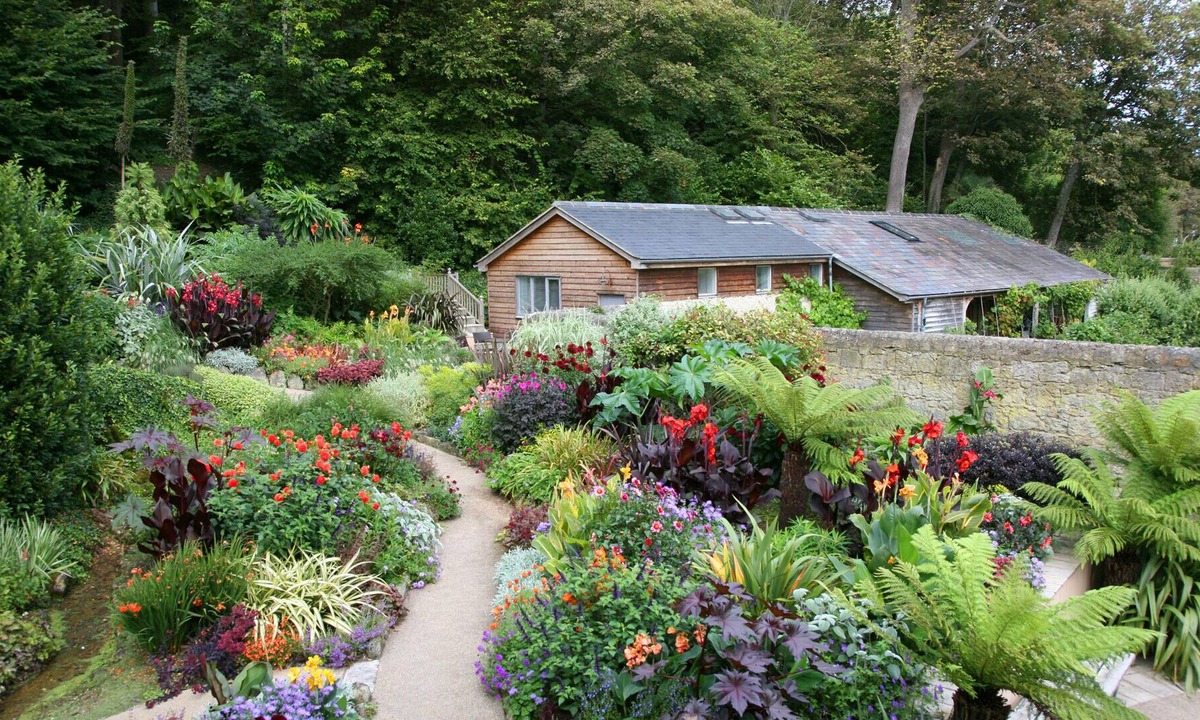 Niton Cottage | Detached barn conversion in glorious 2 acre garden