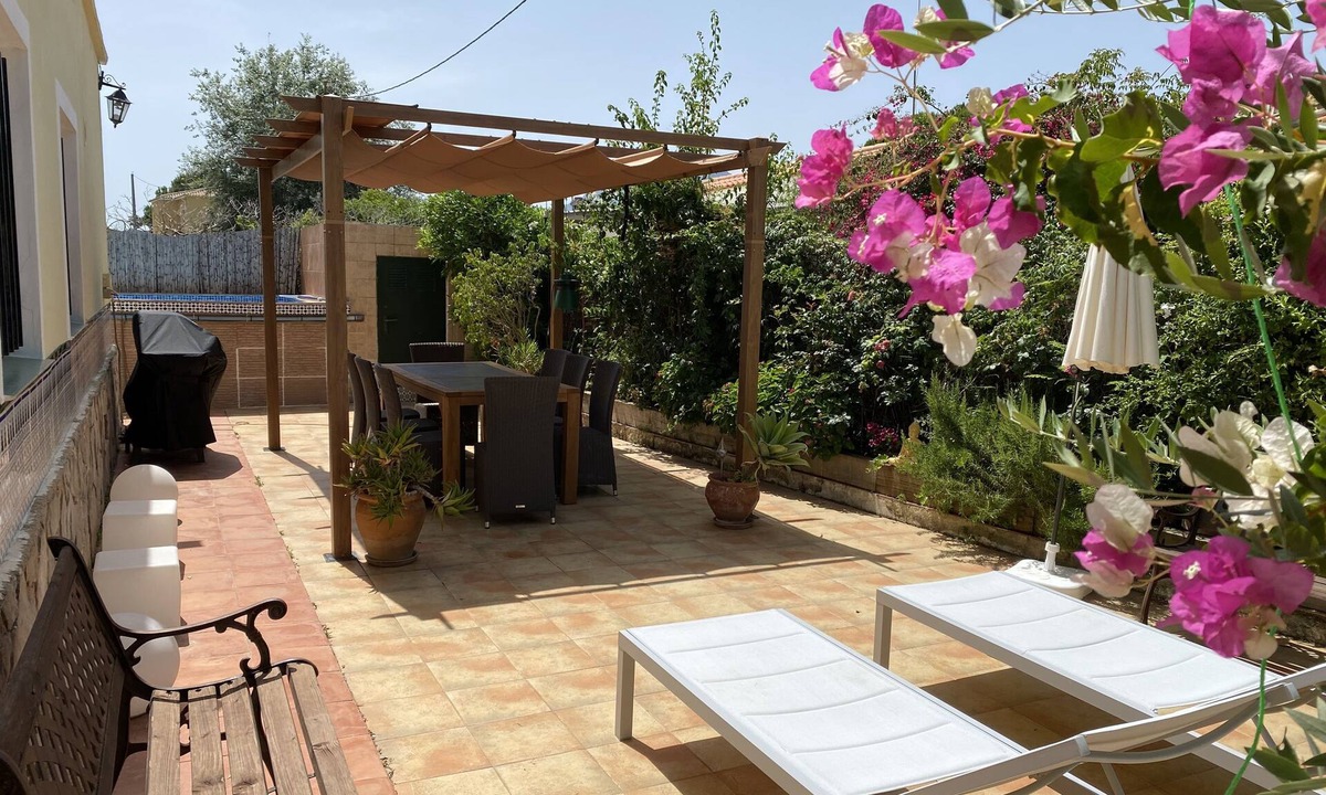 Les Deveses House | Detached bungalow with pool 650m from the fine sandy beach