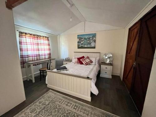 Pulham Apartment | Detached cosy Dorset cabin