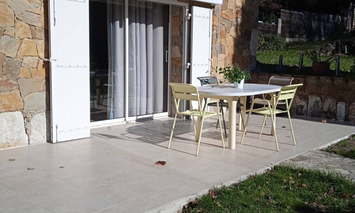 Evenos House | Detached cottage Protected car parking