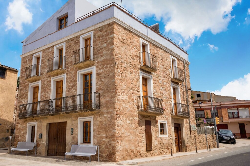 Pira Villa | Detached country house on Pira town square.