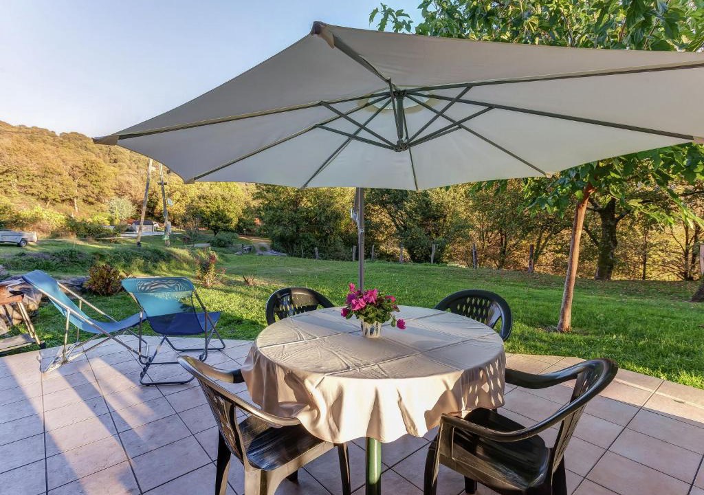 Connac House | Detached holiday home in Connac with shared swimming pool