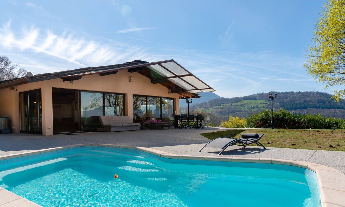Saint-Jean-dʼArvey House | Detached House with Pool, Jacuzzi, and Spa