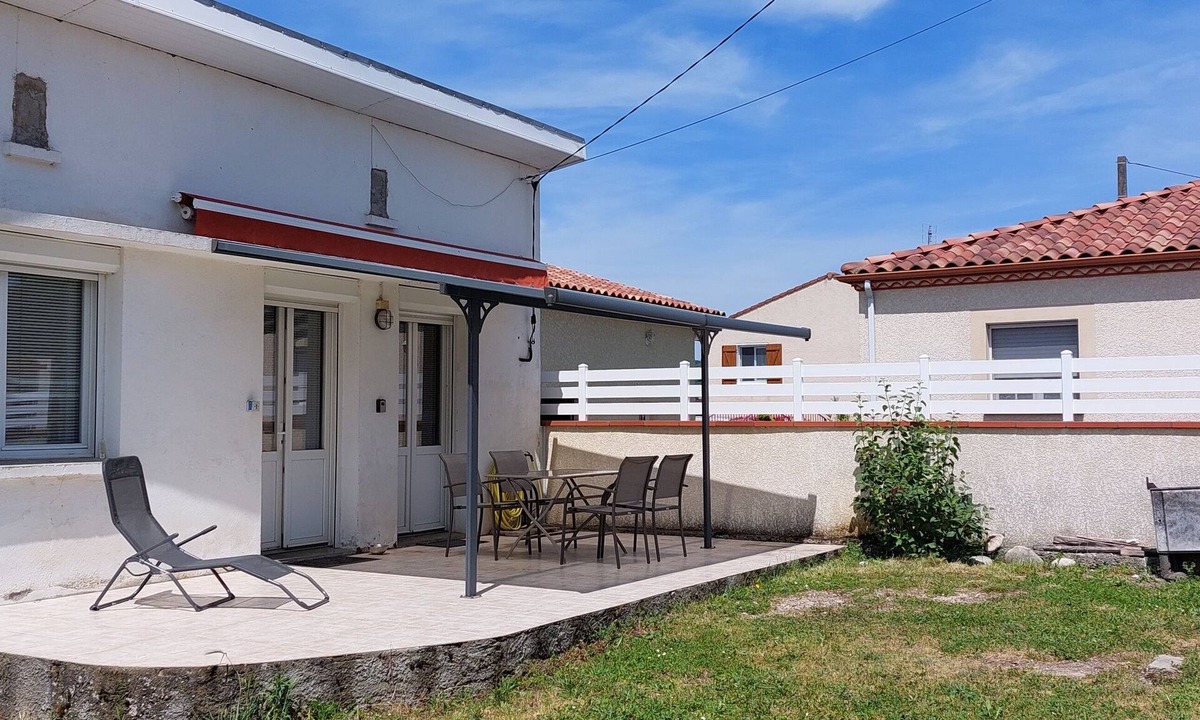 Lorp-Sentaraille House | Detached house with garden, quiet location