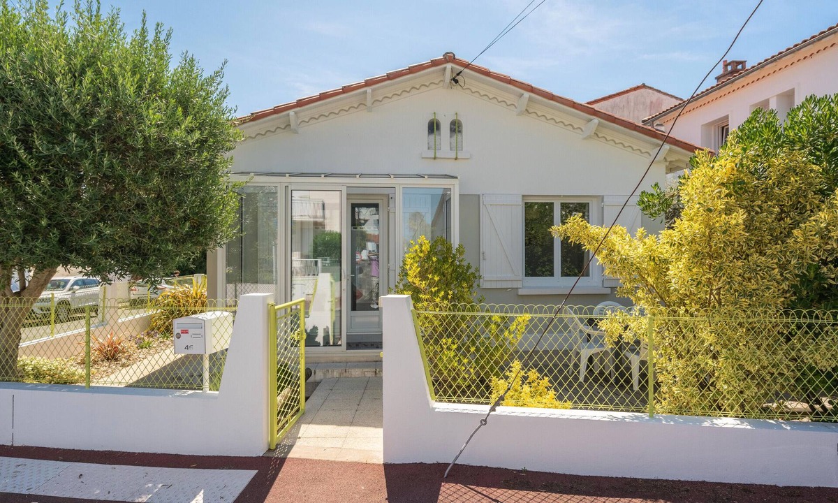 Royan House | Detached House, Royan Centre