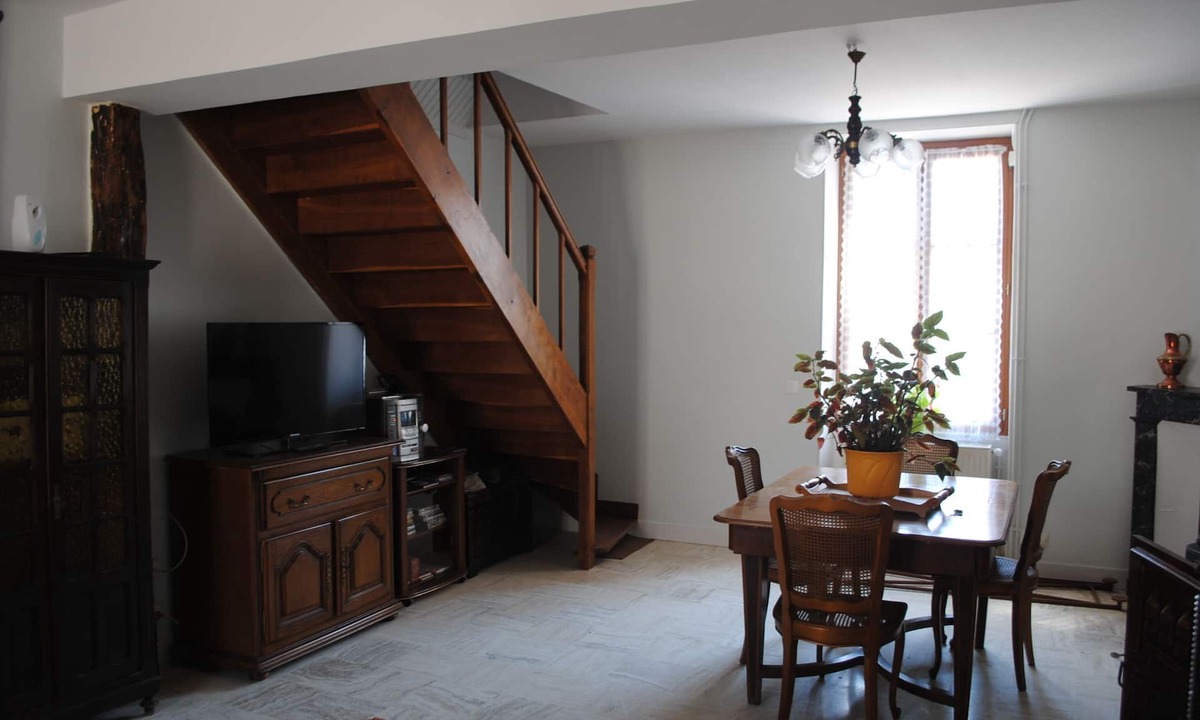 Accolay House | Detached house with garden