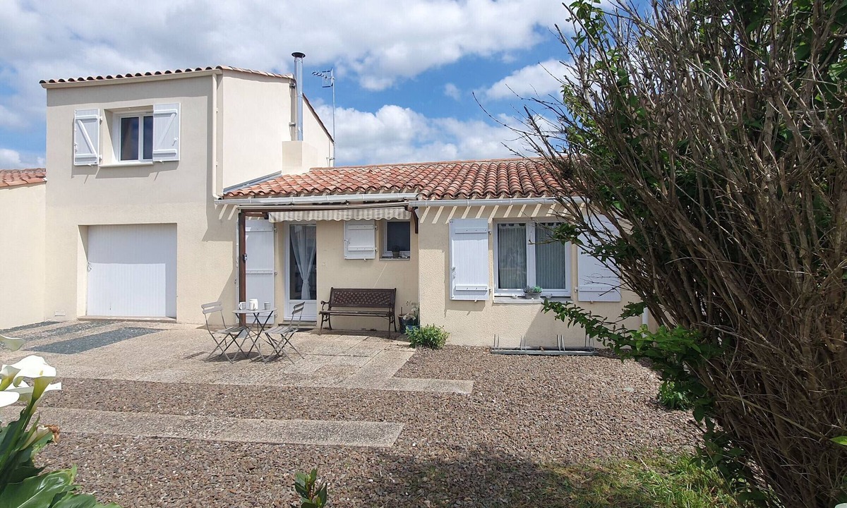 Grues House | Detached House with Garden, Pets Allowed on Request