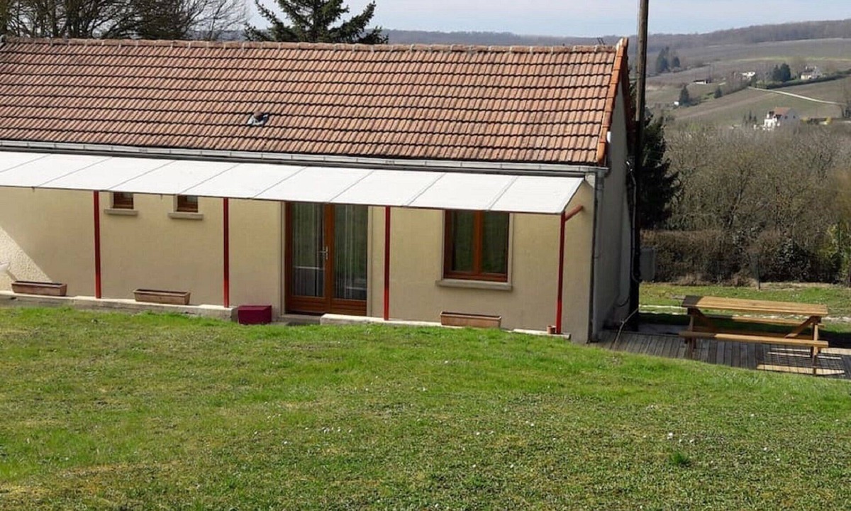 Charteves House | Detached house with private garden