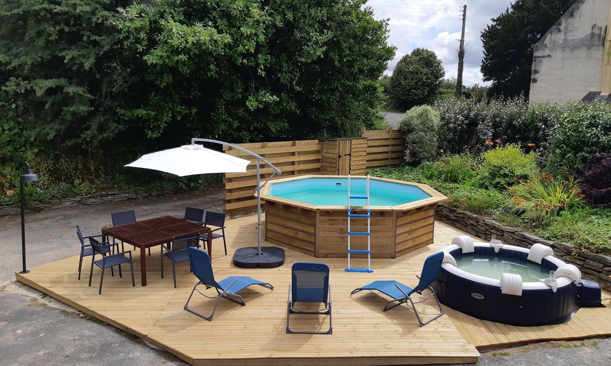 Irvillac House | Detached house with pool and jacuzzi