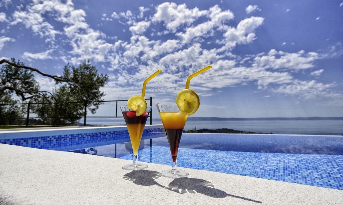 Makarska House | Detached house with pool in quiet location, terrace with sea view