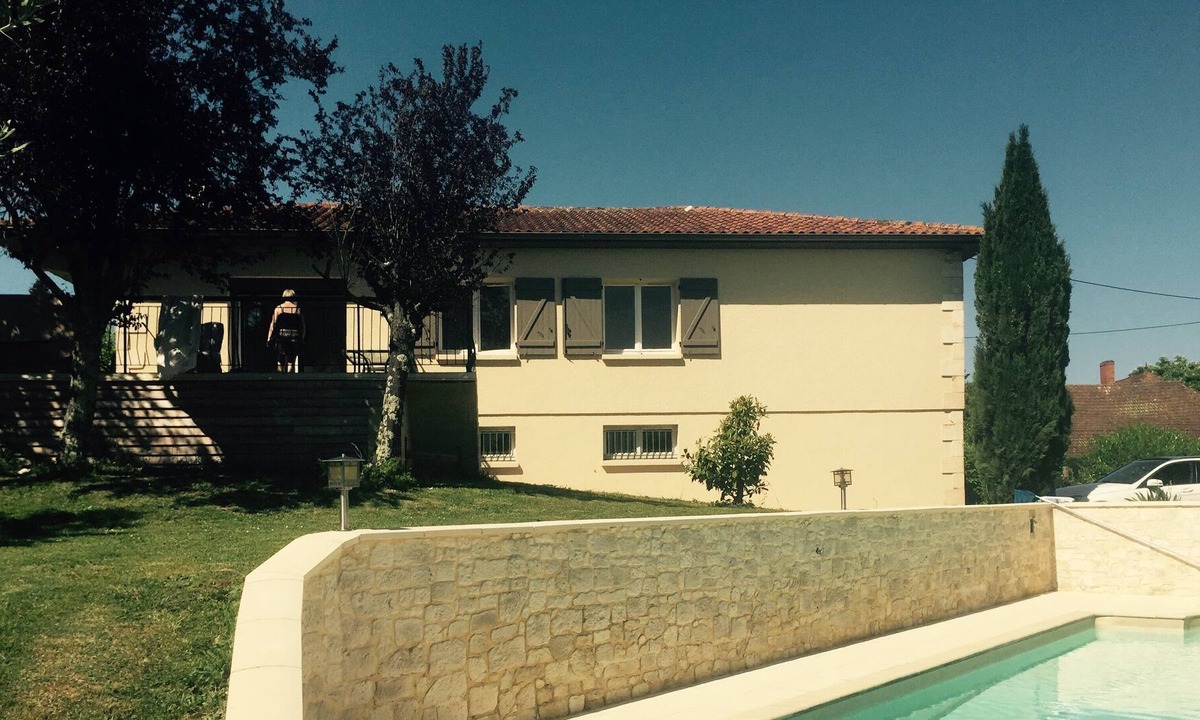 Auch House | Detached house with pool on 2640 M2 of land.