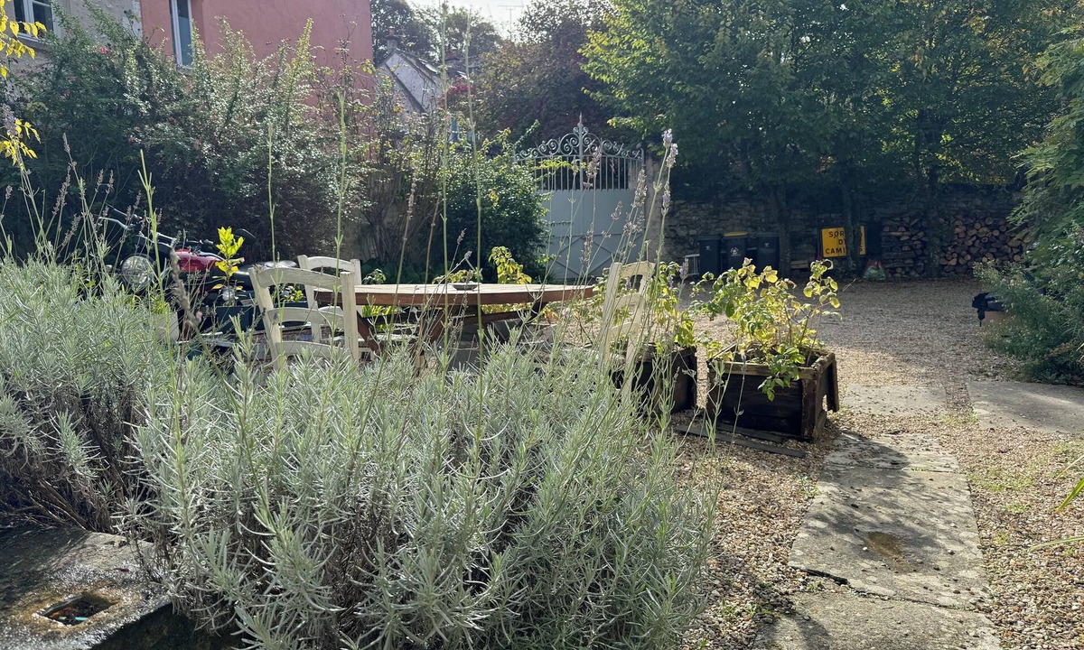 Vetheuil Apartment | Detached house with secure parking