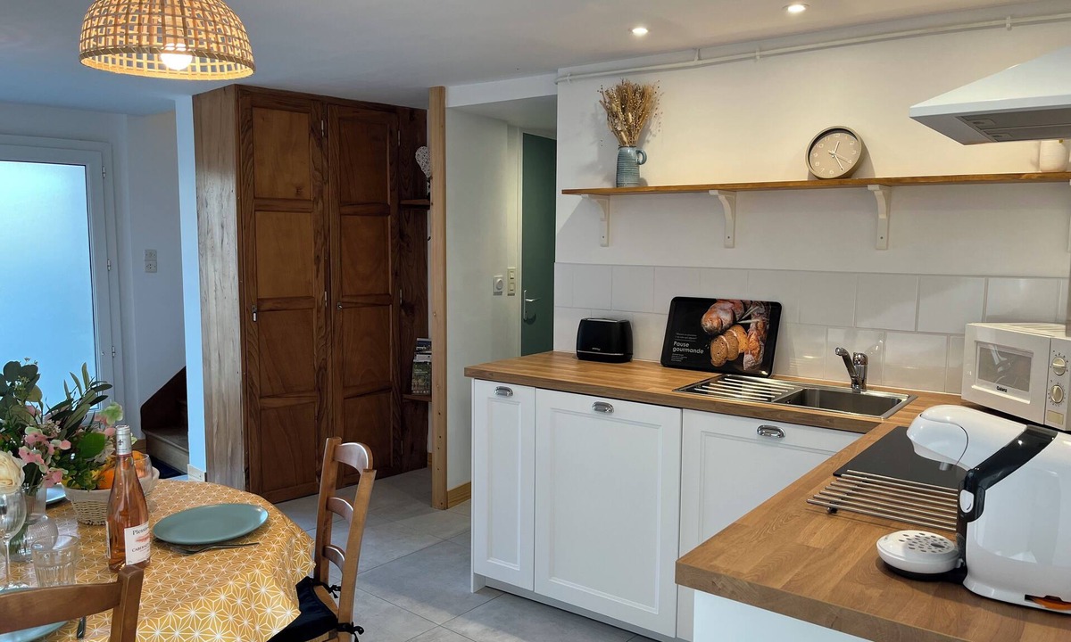 Roz-sur-Couesnon House | Detached stone house - Mt. St. Michel - set on a hill overlooking the bay