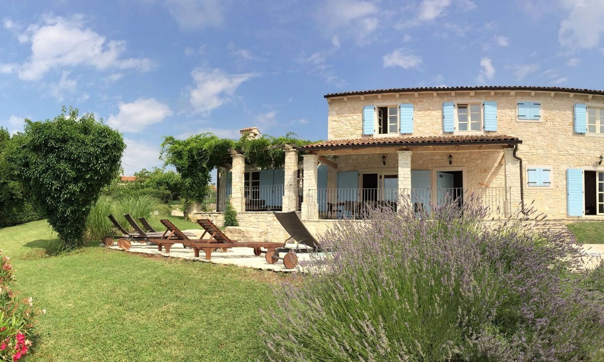 Buzet House | Detached stone villa with stunning views, private pool, WLAN, outdoor barbecue