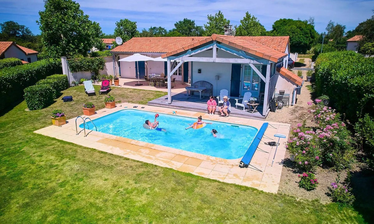Vasles Villa | Detached villa, 2 bathrooms, private pool, sleeps 6