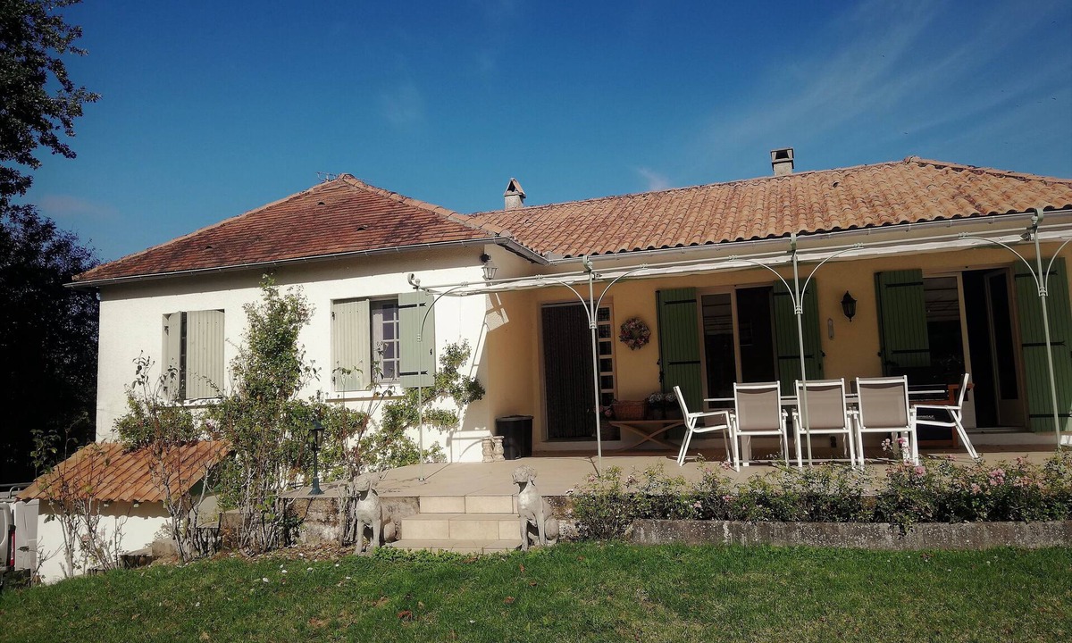Bourdeilles Villa | Detached villa, 2 separate floors, private pool and pet friendly!
