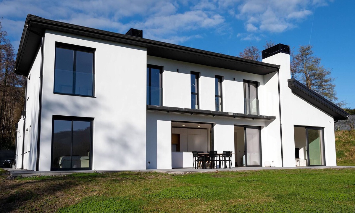 Hondarribia House | Detached Villa Next to Golf Course