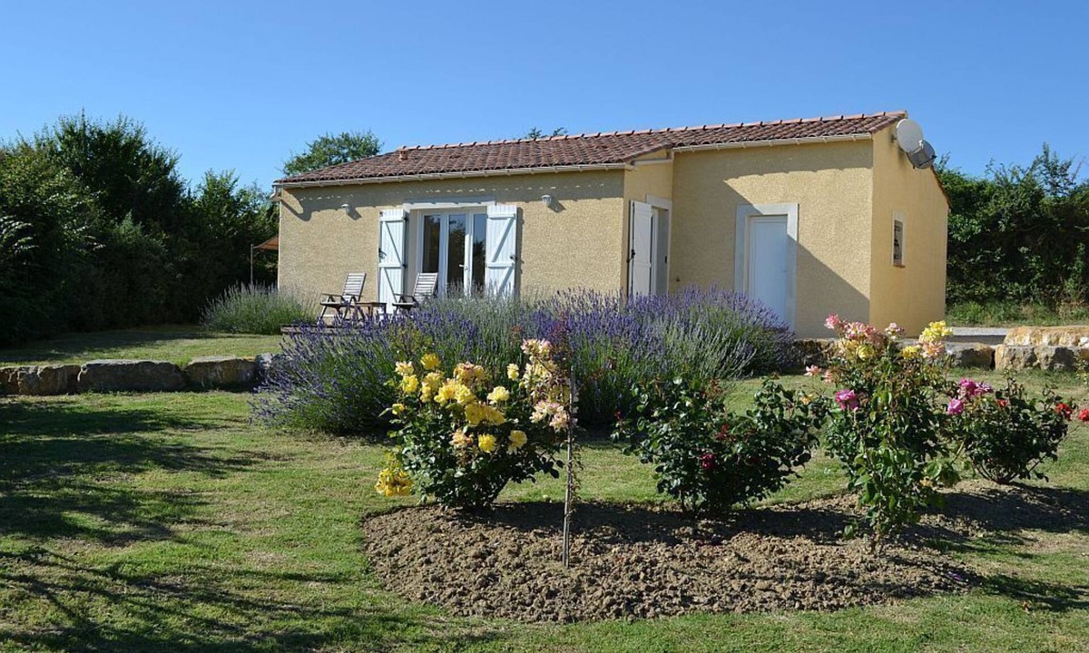 Cailhau House | Detached villa with private garden, panoramic views of the Pyrenees