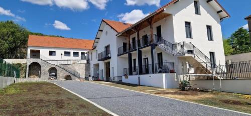 La Ferte-sous-Jouarre Apartment | Deux appartements proche Disneyland