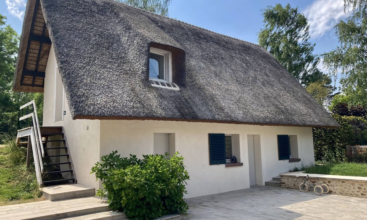Bazoches-sur-Guyonne House | Deux Chambres Dans une Charmante Chaumière/tennis/piscine