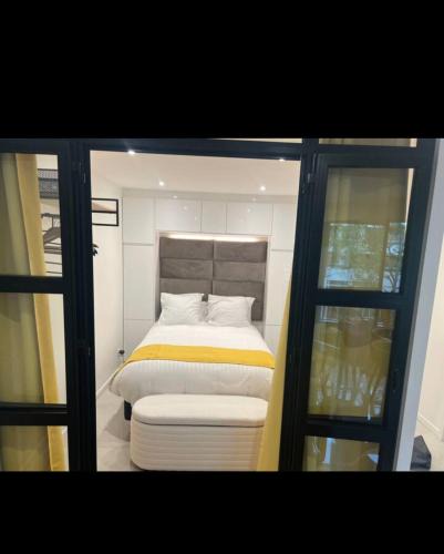 Neuilly-sur-Seine Apartment | Deux. Pièces face à la scène.
