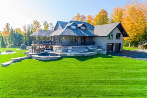 Trent Lakes House | Devlok- Mystique Mansion 7 BR-sleep 16 Kawartha