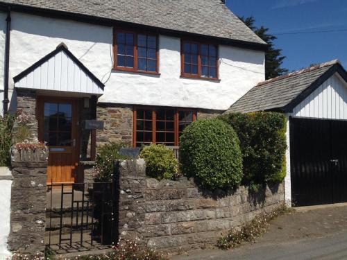 Georgeham House | Devon Cottage in Lovely Georgeham