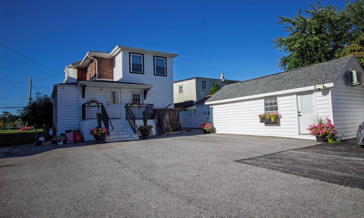 Wayne Apartment | Devon - Horse Show, History, Walk to Shops, Café's