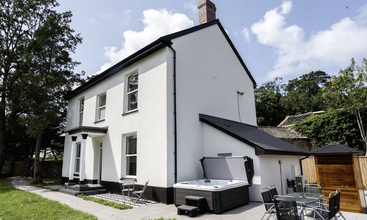 Westleigh House | Devon Hot Tub Retreat