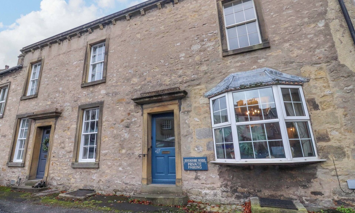 Giggleswick Cottage | DEVONSHIRE HOUSE, pet friendly, character holiday cottage in Settle
