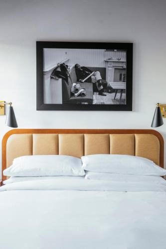 Faubourg Delassize Hotel | Dew Drop Inn Hotel & Lounge