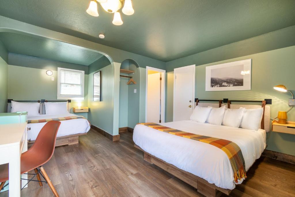 Plains Hotel | Dew Duck Inn