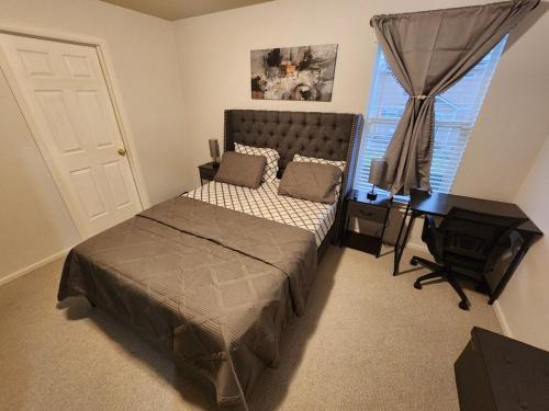 Commerce City House | Dia, Commerce city Reunion Stylish bedroom #2