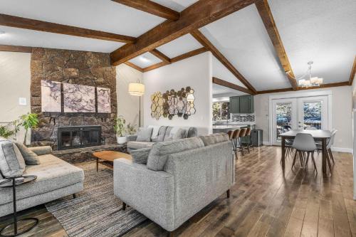 Mountain View District House | Diablo