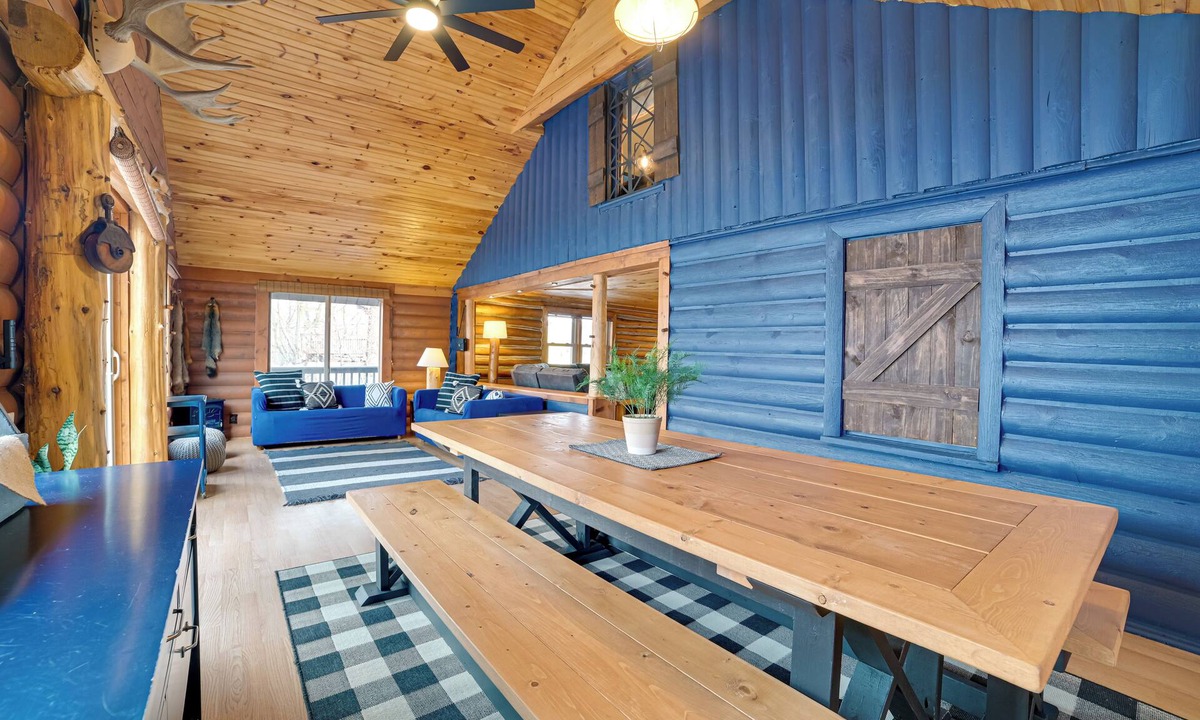 Tustin Cabin | Diamond Lake Waterfront Cabin w/Deck + Dock!