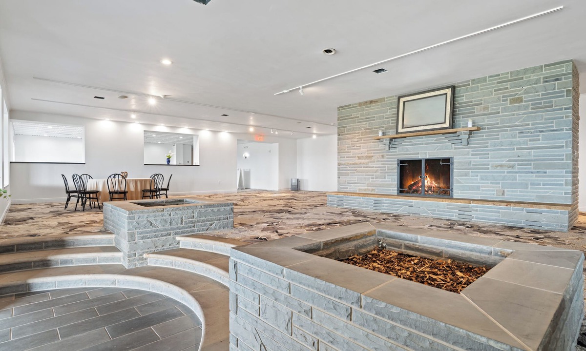 Hector Cabin | Diamond on Seneca