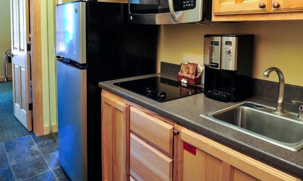 Brian Head Villa | Diamond Resorts Cedar Breaks Lodge & Spa - Studio Accessible Roll-in Shower